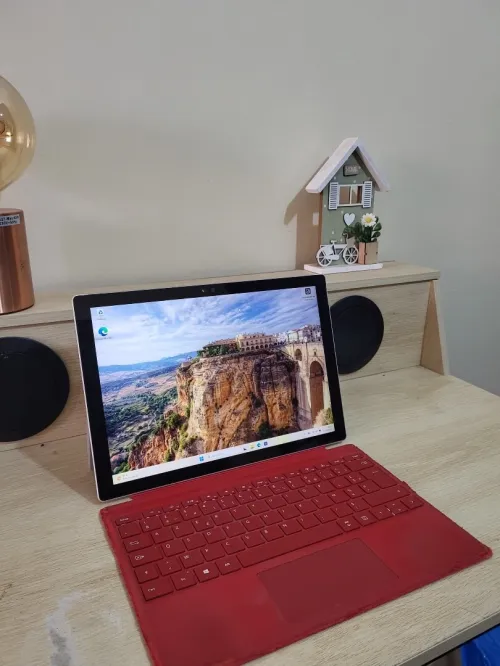 Microsoft Surface Pro 4 | INTEL CORE i7 6650U | 8GB RAM | 256 SSD | INTEL IRIS GRAPHICS