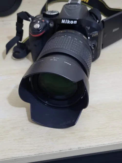 Nikon D5200 Appareil photo numérique Réflex 24,2 Mpix + Objectif AF-S DX 18-105mm f/ ED VR