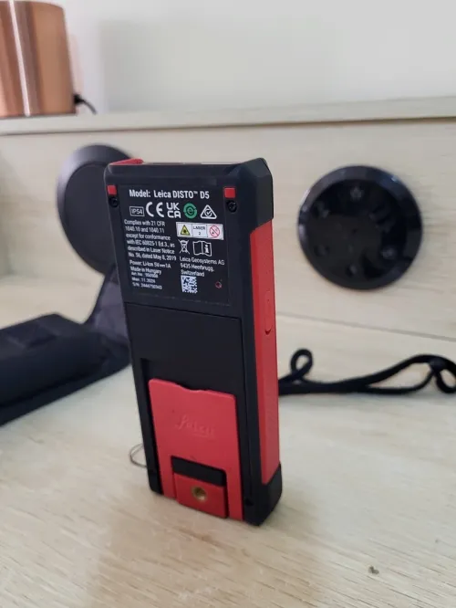 Leica DISTO D5 - télémètre Laser Professionnel avec Bluetooth (appli), viseur numérique (pour intérieur et extérieur) et capteur d'inclinaison pour Mesure de Profil et d'angle