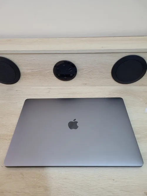 MacBook Pro 15.6" | CORE i7 | 16GB RAM | AMD RADEON PRO 455 2GB | 512GB SSD | GAMME Workstation