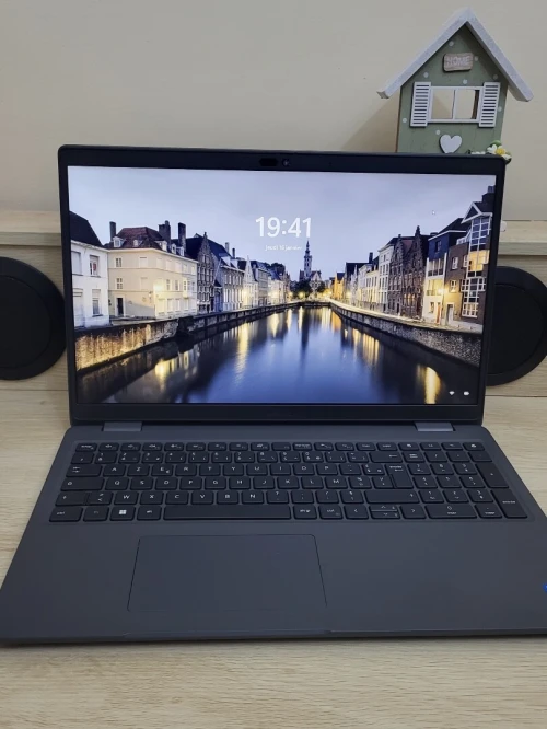 DELL LATITUDE 3540 2024 15.6 FHD | INTEL 13EME GENERATION CORE I5 1335U | 8GB RAM | 256GB NVMe SSD