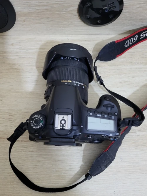 Canon EOS 60D Appareil photo Reflex 18 Mpix CMOS APS-C + Sigma EX 17-50mm - f/2.8 DC OS HSM 