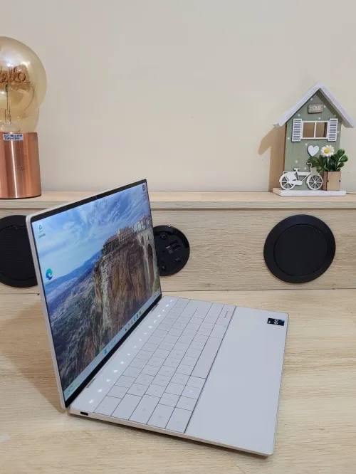 DELL XPS 9320 | EVO CORE i7-1260P | 16GB RAM | 512GB SSD | INTEL IRIS XE GRAPHICS