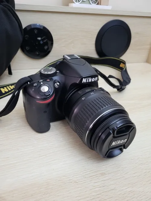 Nikon D3200 Appareil photo reflex 24Mpx + OBJECTIF Nikon AF-S DX Nikkor 18-55mm f/ ED II