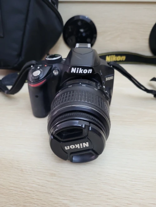 Nikon D3200 Appareil photo reflex 24Mpx + OBJECTIF Nikon AF-S DX Nikkor 18-55mm f/ ED II