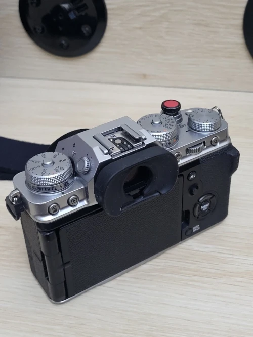Fujifilm X-T4 sans miroir | 26Mpx | APS-C | 4K/UHD 60 pi/s | + OBLECTIF  TTARTISAN 27mm f/2.8 X AF