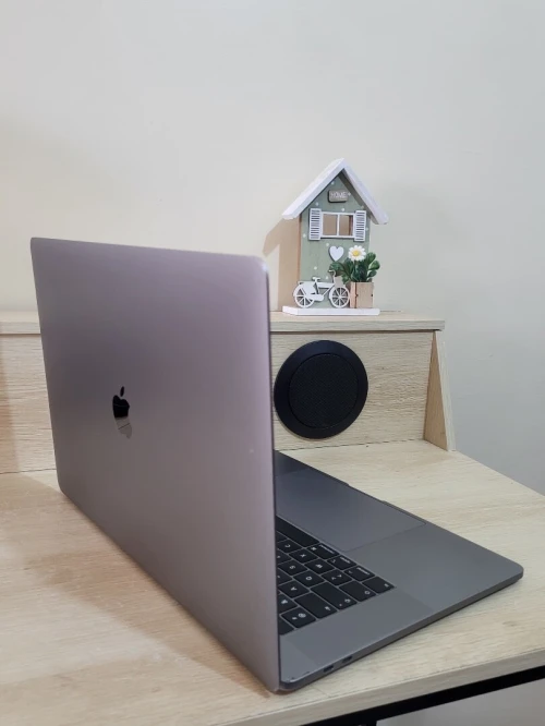 MacBook Pro 16" 2019 | INTEL CORE i7 | 16GB RAM | RADEON PRO 555X 4GB | 256GB NVMe SSD | WORKSATION