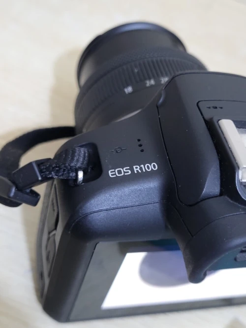 Canon EOS R100 hybride APS-C 24.1 MP - Vidéo 4K 30p - AF CMOS Dual Pixel - Viseur OLED - Wi-Fi/Bluetooth + Objectif stabilisé RF-S 18-45mm f/4.5-6.3 IS STM