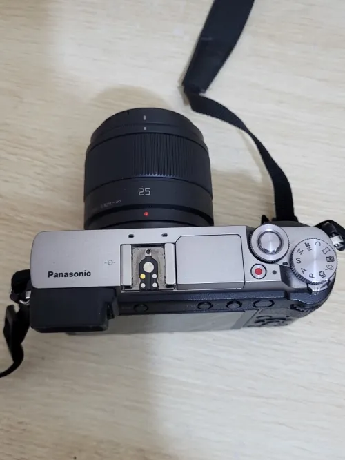 Panasonic Lumix GX80 | Hybride Compact Vidéo UHD 4K + Objectif Panasonic Lumix G 25 mm f/1.7 ASPH