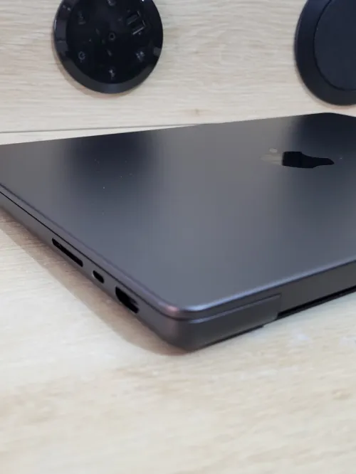 MacBook Pro M4 MAX 14'' 2024 | Puce M4 Max CPU 16 COEURS | GPU 40 COEURS | 64GB RAM | 1TB SSD | CYCLES 177