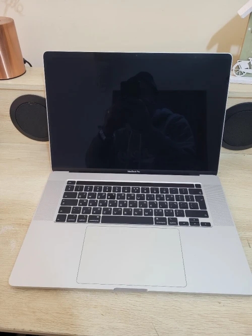 MacBook Pro 16" 2019 | CORE i7 | 16GB RAM | AMD RADEON PRO 5300M 4GB | 512GB SSD |GAMME Workstation