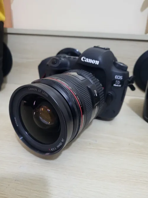 Canon EOS 5D Mark IV | Capteur 30Mpx Rendu cinématographique 4K + Objectif Canon EF 24 70 2.8 L USM