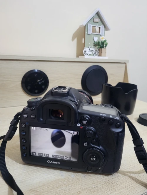 Canon EOS 5D Mark IV | Capteur 30Mpx Rendu cinématographique 4K + Objectif Canon EF 24 70 2.8 L USM