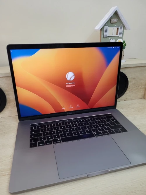 MacBook Pro 15.6" | CORE i7 | 16GB RAM | AMD RADEON PRO 560 4GB | 512GB SSD | GAMME Workstation 