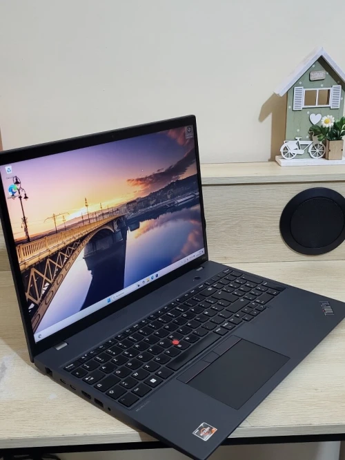 LENOVO THINKPAD P16S GEN 2 | RYZEN 7 PRO 7840U w| 32GB RAM | 512GB SSD | RADEON 780M GRAPHICS 4GB