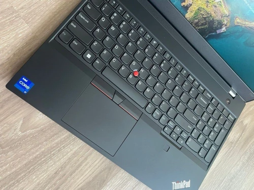 ThinkPad P15s GEN 2 | i7-1185G7 | NVIDIA QUADRO T500 4GB | 16GB RAM | 512 SSD | WORKSTATION | AZERTY