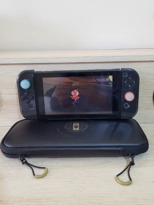 Nintendo Switch + 1 JEUX + PROTECTION TRANSPARENTE + POCHETTE