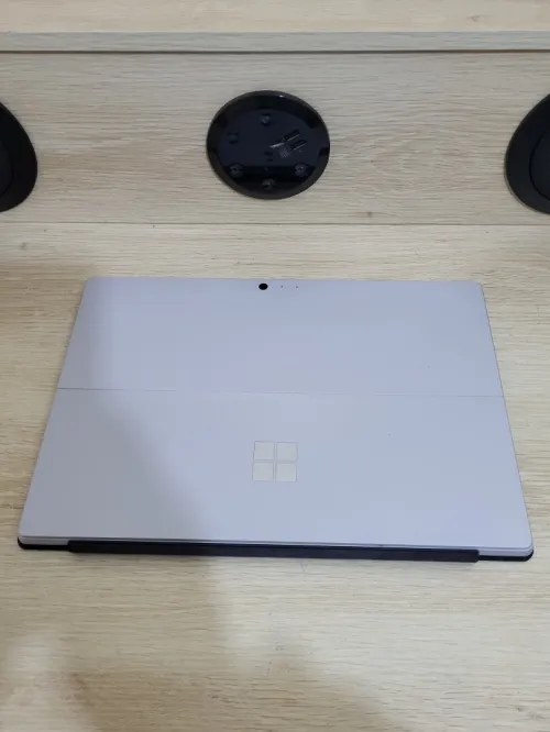 Surface Pro 6 | CORE i7 8650U | 8GB RAM | 256GB SSD | INTEL UHD GRAPHICS