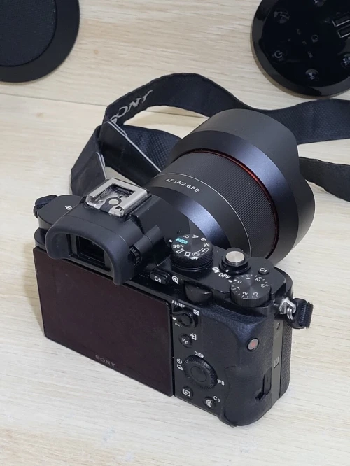 Sony Alpha 7S Hybride Plein Format Ultra vidéo 4K + Objectif Samyang AF 14mm F2.8 Full Frame