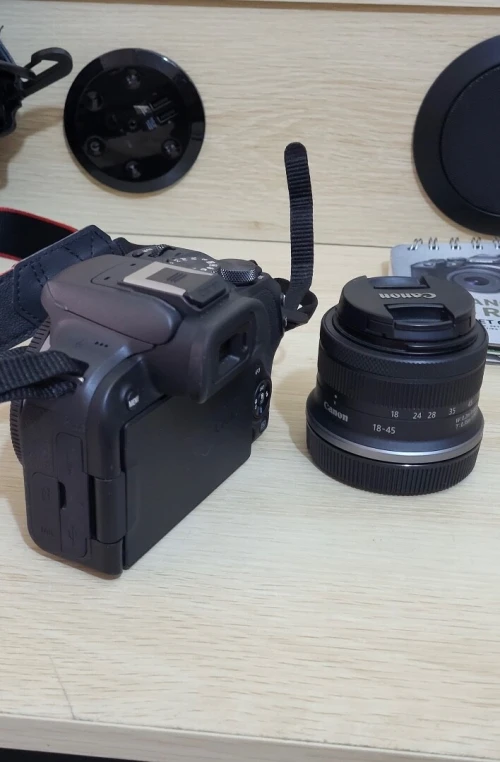 CANON EOS R10 hybride enregistrement en 4K UHD + objectif RF-S 18-45mm F4.5-6.3 IS STM NEUF