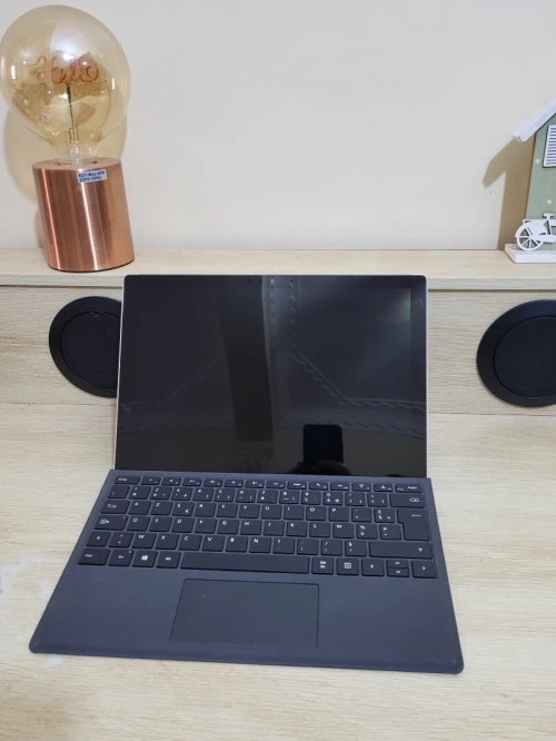 Surface Pro 6 | CORE i7 8650U | 8GB RAM | 256GB SSD | INTEL UHD GRAPHICS