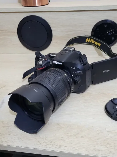 Nikon D5200 Appareil photo numérique Réflex 24,2 Mpix + Objectif AF-S DX 18-105mm f/ ED VR