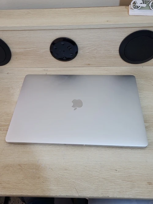 MacBook Pro 15" 2019 | CORE i7 | 16GB RAM | AMD RADEON PRO 555X 4GB | 256GB SSD | GAMME | Workstation