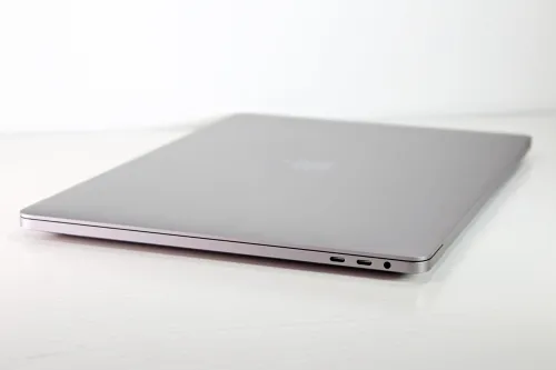 MacBook Pro 16" 2019 | CORE i7 | 16GB RAM | AMD RADEON PRO 5300M 4GB | 512GB SSD |GAMME Workstation