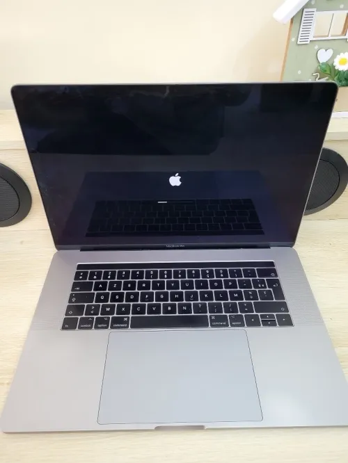 MacBook Pro 15.6" | CORE i7 | 16GB RAM | AMD RADEON PRO 560 4GB | 512GB SSD | GAMME Workstation 