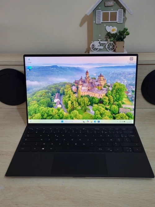 DELL XPS 9300 | CORE i7-1065G7 | 16GB RAM | 512GB NVMe SSD | INTEL IRIS XE GRAPHICS