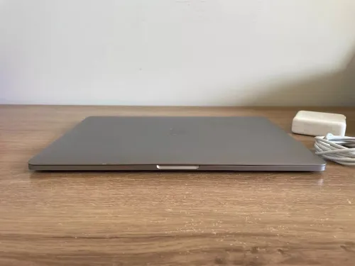 MacBook Pro 16" 2019 | CORE i7 | 16GB RAM | AMD RADEON PRO 5300M 4GB | 512GB SSD |GAMME Workstation