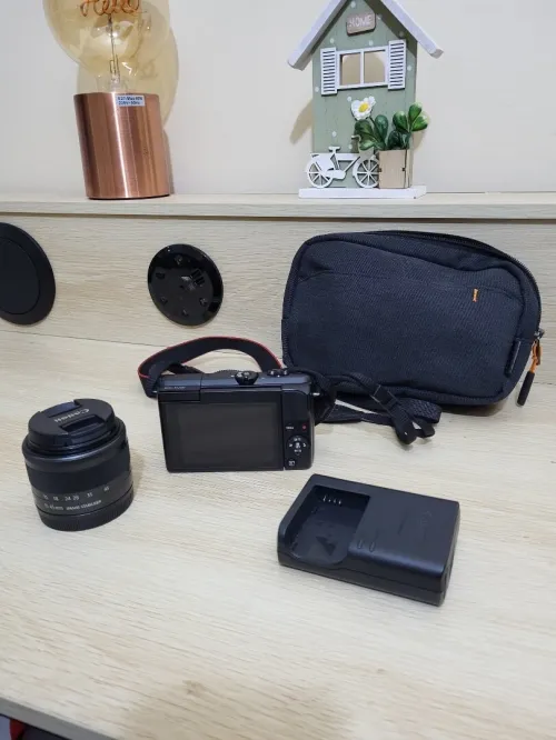 Canon EOS M 200 hybride Vidéo 4K/UHD 30p capteur APS-C de 24Mpx + EF-M 15-45mm f/3,5-6,3 IS STM