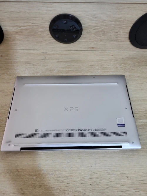 DELL XPS 9300 | CORE i7-1065G7 | 16GB RAM | 512GB NVMe SSD | INTEL IRIS XE GRAPHICS