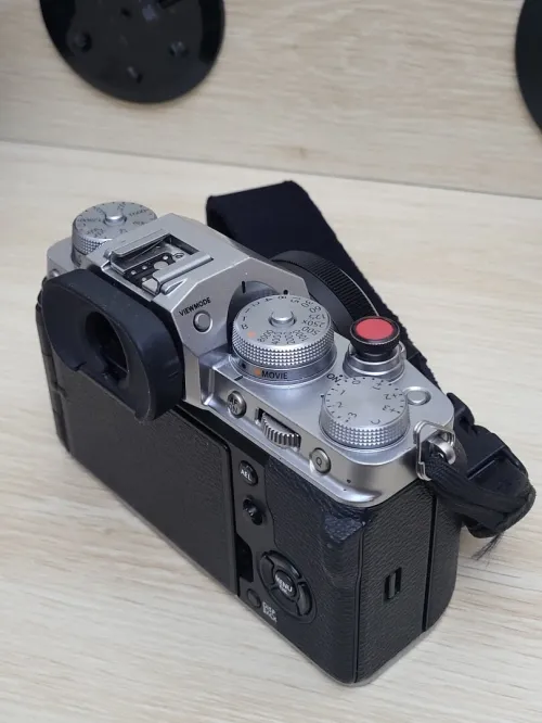 Fujifilm X-T4 sans miroir | 26Mpx | APS-C | 4K/UHD 60 pi/s | + OBLECTIF  TTARTISAN 27mm f/2.8 X AF