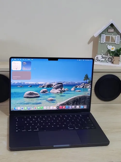 MacBook Pro M4 MAX 14'' 2024 | Puce M4 Max CPU 16 COEURS | GPU 40 COEURS | 64GB RAM | 1TB SSD | CYCLES 177