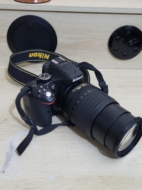Nikon D5200 Appareil photo numérique Réflex 24,2 Mpix + Objectif AF-S DX 18-105mm f/ ED VR