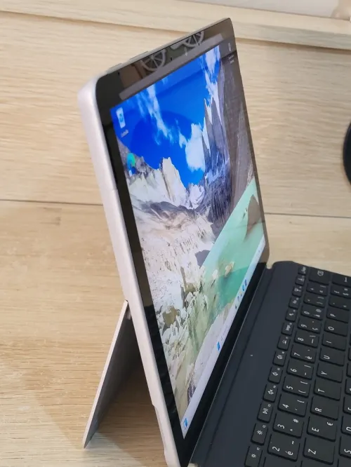 Microsoft Surface GO 2 TACTILE | CORE M3-8100Y 1.61GHz | 8GB RAM | 128GB SSD | | Poids : 544g