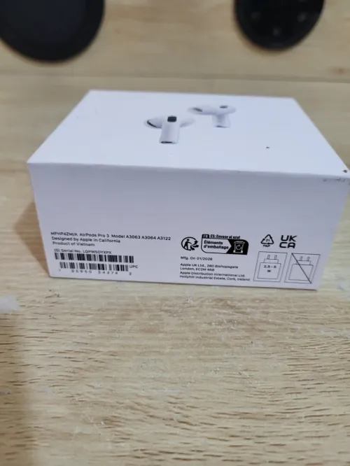AirPods Pro 3 Écouteurs sans Fil, réduction Active du Bruit, détection de la fréquence Cardiaque, écouteurs Bluetooth, Audio Spatial, Son Haute-fidélité, Recharge USB-C - NEUF JAMAIS UTILISÉ