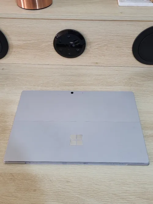 Microsoft Surface Pro 7 INTEL CORE i5 1035G4 - 8GB RAM - 128 NVMe SSD
