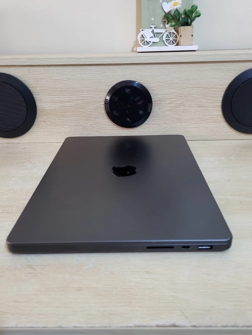MacBook Pro M4 2024 Noir sidéral | PUCE M4 10 CORE | GPU 10 CORE | 16GB RAM | 512GB SSD | CYCLES 141 | CAPACITÉ BATTERIE 98%