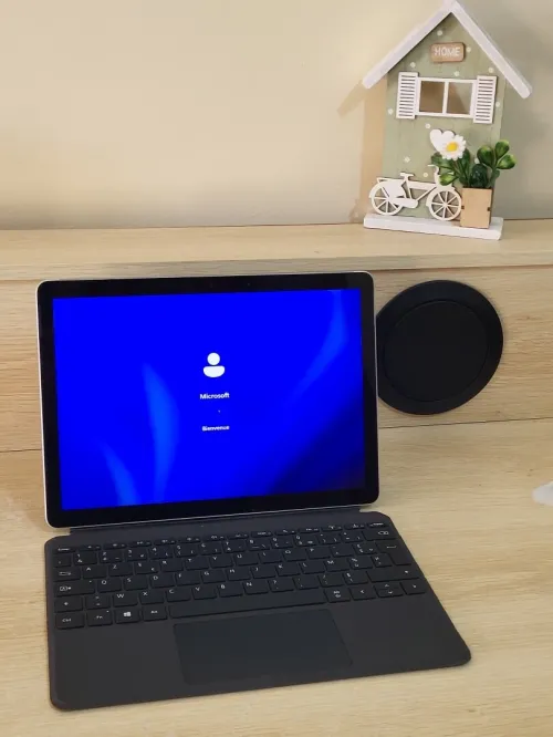 Microsoft Surface GO 2 TACTILE | CORE M3-8100Y 1.61GHz | 8GB RAM | 128GB SSD | | Poids : 544g