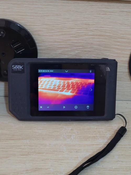 Seek Thermal Shot Thermocaméra de Poche Professionnelle avec capteur 206 x 156 Points - Wi-Fi