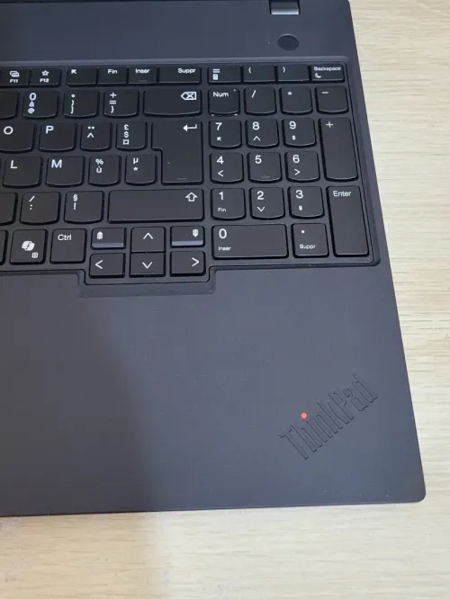 THINKPAD P16s GEN 4 | RYZEN AI 7 PRO 350/w | 32GB RAM | 512GB | RADEON 860M 8GB | Workstation
