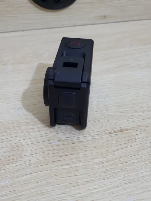 DJI Osmo Action 4 - Caméra d'Action étanche 4K/120 FPS Images saisissantes en Basse lumière 1770mAh