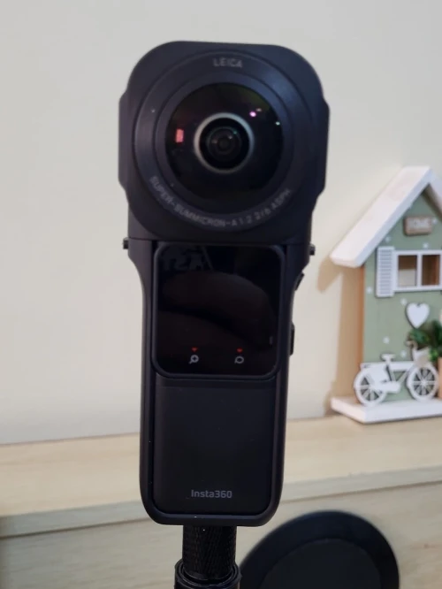 Insta360 One RS 1-inch 360 Edition - Caméra 360 VIDEO UHD 6K avec Deux capteurs 1 Pouce, co-conçue avec Leica, Photo 21MP, stabilisation FlowState, Faible luminosité de qualité, résistante à l'eau