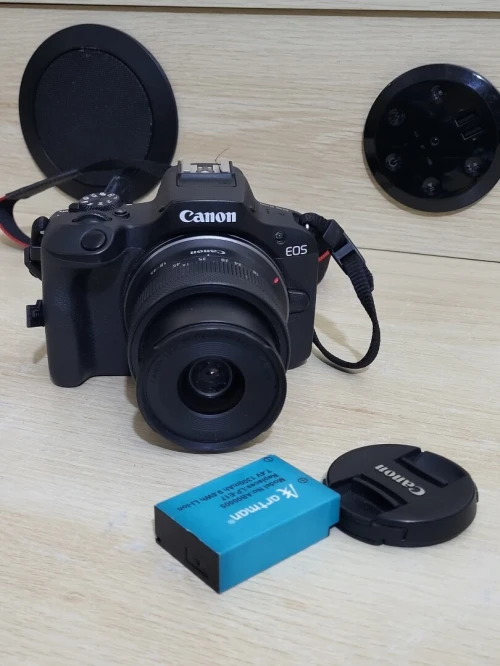 Canon EOS R100 hybride APS-C 24.1 MP - Vidéo 4K 30p - AF CMOS Dual Pixel - Viseur OLED - Wi-Fi/Bluetooth + Objectif stabilisé RF-S 18-45mm f/4.5-6.3 IS STM
