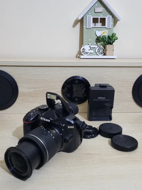 Nikon D3400 Appareil Photo Numérique Réflex 24.2 Mpix + OBJECTIF Nikon AF-P DX Nikkor 18 55mm f 3.5 5.6 g vr