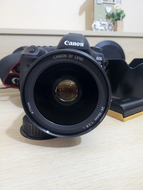 Canon EOS 5D Mark IV | Capteur 30Mpx Rendu cinématographique 4K + Objectif Canon EF 24 70 2.8 L USM