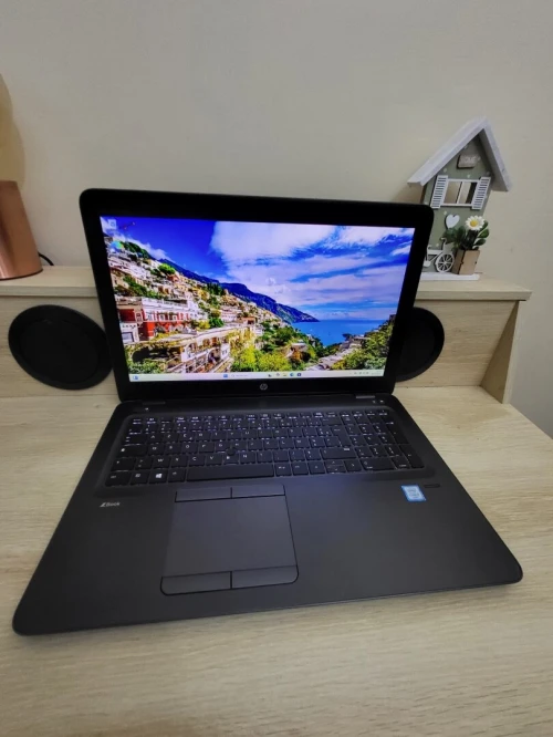 HP ZBook 15U G3 | CORE i7-6500U | 16GB RAM | 256GB NVMe SSD | WORKSATION