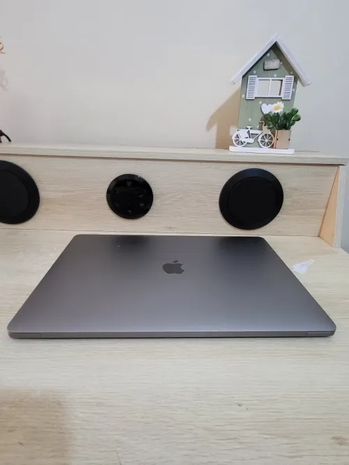 MacBook Pro 16" 2019 | CORE i7 | 16GB RAM | AMD RADEON PRO 555X 4GB | 256GB SSD | GAMME Workstation